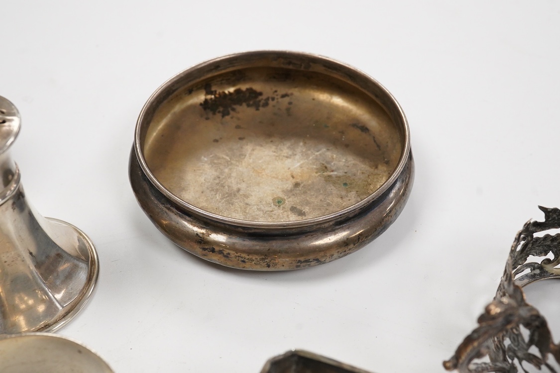 A collection of assorted silver to include five napkin rings including two pairs, a cased pair of glass butter dishes with silver butter knives, five golf related teaspoons, a cased set of six sterling cocktail sticks wi